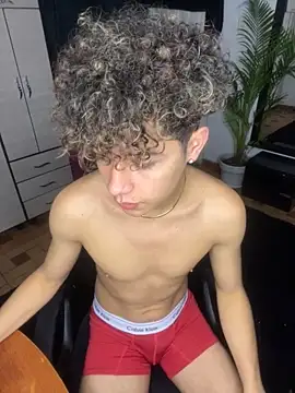 Snapshot of DavidfullOFlove chatting on October 29, 11:14 pm DavidfullOFlove online show from October 29, 11:14 pm