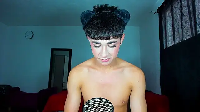 Snapshot of DavidfullOFlove chatting on February 24, 6:04 pm DavidfullOFlove online show from February 24, 6:04 pm