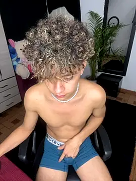 Snapshot of DavidfullOFlove chatting on September 29, 12:17 am DavidfullOFlove online show from September 29, 12:17 am