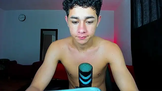 Snapshot of DavidfullOFlove chatting on February 24, 9:09 pm DavidfullOFlove online show from February 24, 9:09 pm