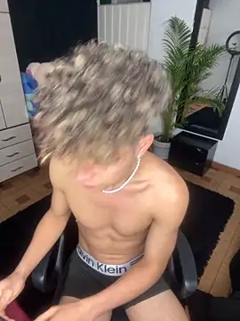 Snapshot of DavidfullOFlove chatting on September 24, 4:08 am DavidfullOFlove online show from September 24, 4:08 am