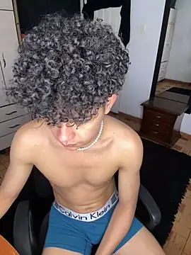 Snapshot of DavidfullOFlove chatting on January 6, 3:10 am DavidfullOFlove online show from January 6, 3:10 am