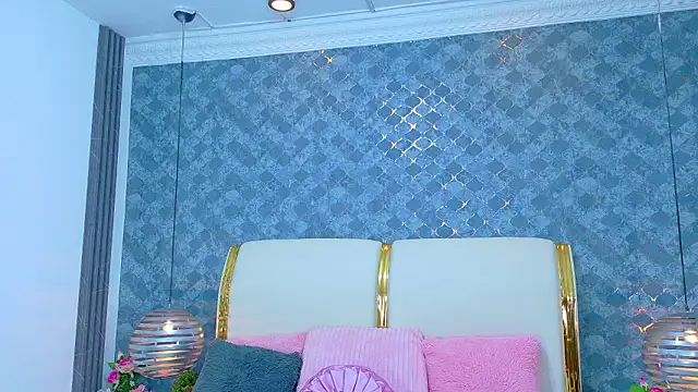 NaiomyLanes online show from March 14, 1:28 pm