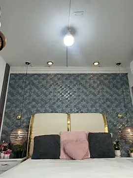 NaiomyLanes online show from March 30, 11:44 am