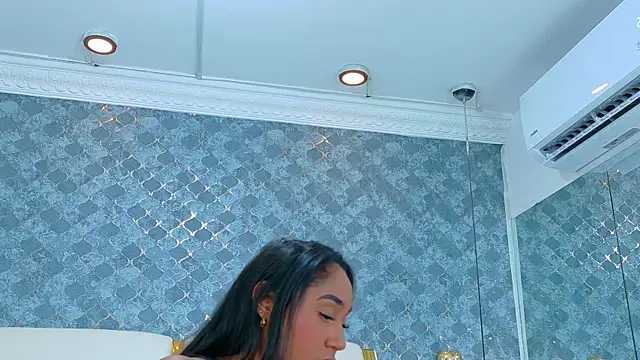 NaiomyLanes online show from March 31, 1:35 pm