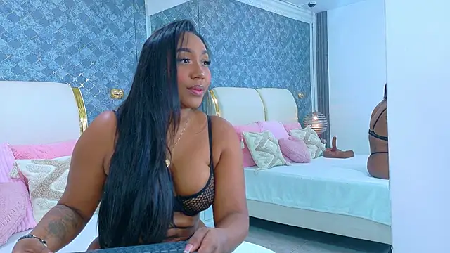 NaiomyLanes online show from April 16, 1:23 pm