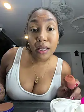 NaiomyLanes online show from March 10, 11:47 am