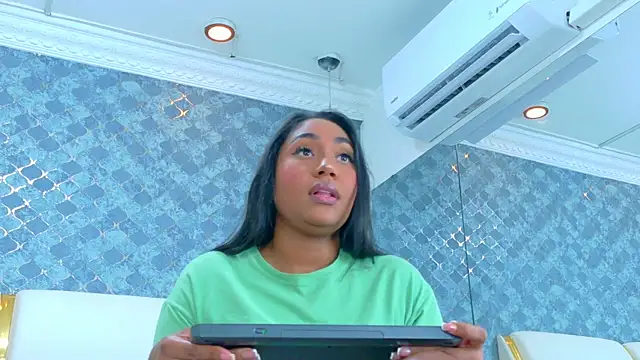 NaiomyLanes online show from March 29, 1:24 pm