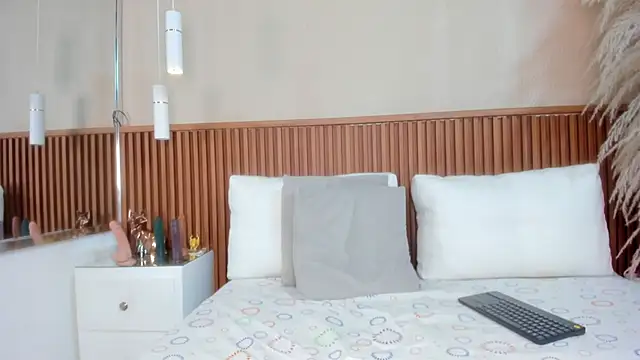 emmy lander online show from November 5, 7:28 pm