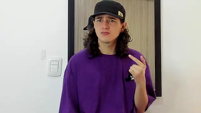 Snapshot of alex_connorr chatting on February 1, 2:56 pm alex connorr online show from February 1, 2:56 pm