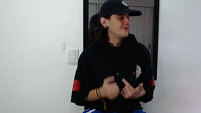 Snapshot of alex_connorr chatting on February 7, 4:14 pm alex connorr online show from February 7, 4:14 pm