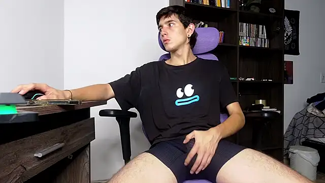 Snapshot of alex_connorr chatting on October 7, 3:29 am alex connorr online show from October 7, 3:29 am