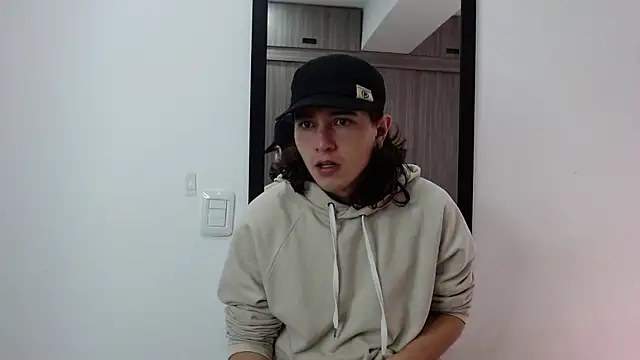 Snapshot of alex_connorr chatting on February 8, 3:00 pm alex connorr online show from February 8, 3:00 pm