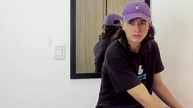 Snapshot of alex_connorr chatting on January 29, 3:58 pm alex connorr online show from January 29, 3:58 pm