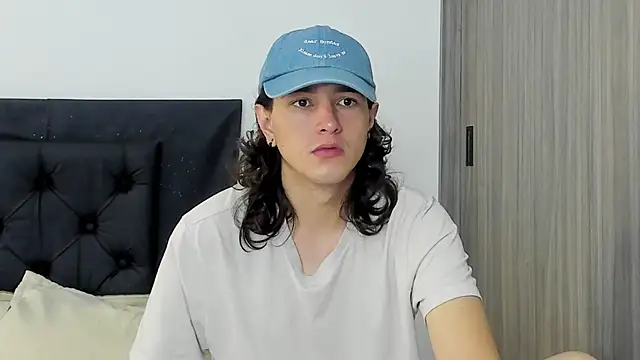 Snapshot of alex_connorr chatting on January 27, 3:39 pm alex connorr online show from January 27, 3:39 pm