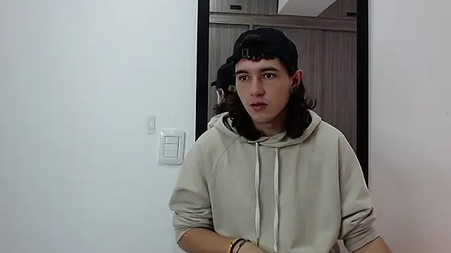 Snapshot of alex_connorr chatting on February 10, 2:26 pm alex connorr online show from February 10, 2:26 pm