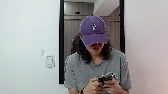 Snapshot of alex_connorr chatting on February 6, 4:58 pm alex connorr online show from February 6, 4:58 pm