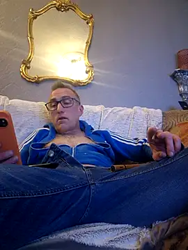 Snapshot of bibananaman chatting on June 14, 10:33 pm bibananaman online show from June 14, 10:33 pm