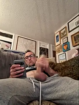 Snapshot of bibananaman chatting on May 4, 2:48 am bibananaman online show from May 4, 2:48 am