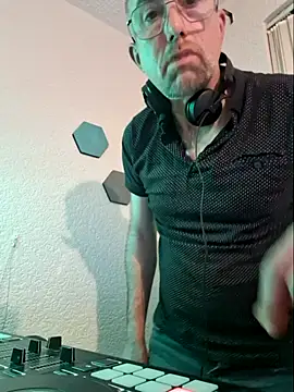 bibananaman online show from October 9, 9:15 pm