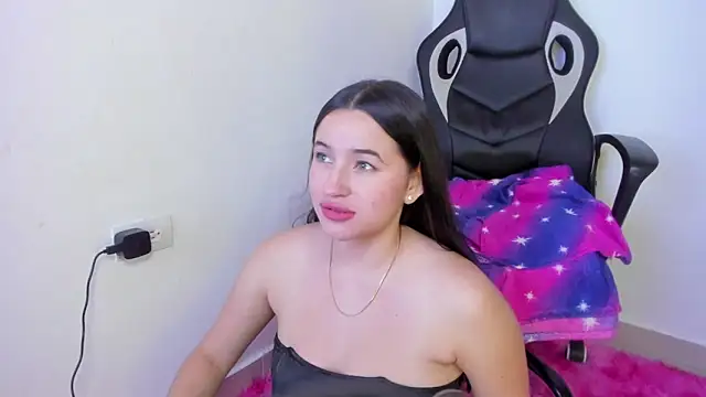 Snapshot of Sophie_spencer1 chatting on December 2, 3:41 am Sophie spencer1 online show from December 2, 3:41 am