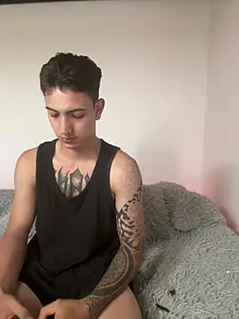 Snapshot of aliensexy chatting on March 15, 11:39 pm aliensexy online show from March 15, 11:39 pm