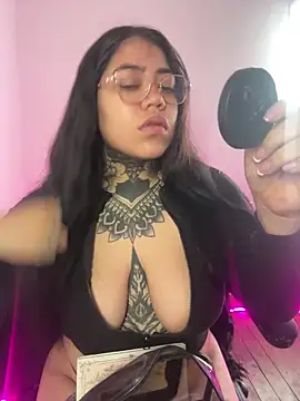 Snapshot of aliensexy chatting on October 6, 5:24 pm aliensexy online show from October 6, 5:24 pm