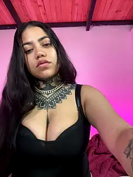 Snapshot of aliensexy chatting on November 18, 11:15 pm aliensexy online show from November 18, 11:15 pm