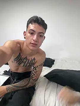 Snapshot of aliensexy chatting on March 7, 6:57 am aliensexy online show from March 7, 6:57 am