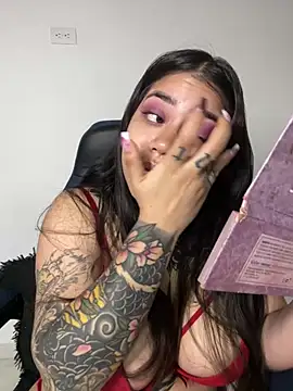 Snapshot of aliensexy chatting on February 23, 8:55 pm aliensexy online show from February 23, 8:55 pm