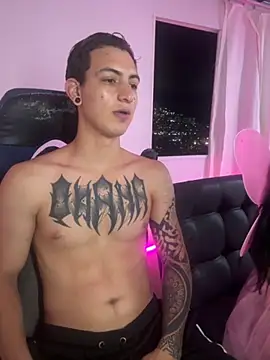 Snapshot of aliensexy chatting on November 2, 12:26 am aliensexy online show from November 2, 12:26 am