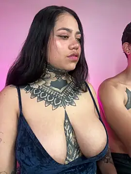 Snapshot of aliensexy chatting on November 10, 9:09 pm aliensexy online show from November 10, 9:09 pm