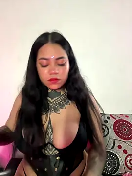 Snapshot of aliensexy chatting on November 5, 10:24 pm aliensexy online show from November 5, 10:24 pm