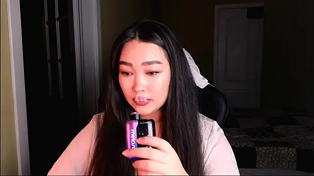 Erica Wayne online show from March 11, 3:02 pm