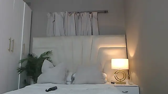 Snapshot of naughtyblackdolie chatting on October 17, 7:59 pm naughtyblackdolie online show from October 17, 7:59 pm