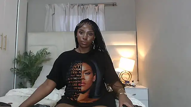 Snapshot of naughtyblackdolie chatting on October 2, 4:38 am naughtyblackdolie online show from October 2, 4:38 am