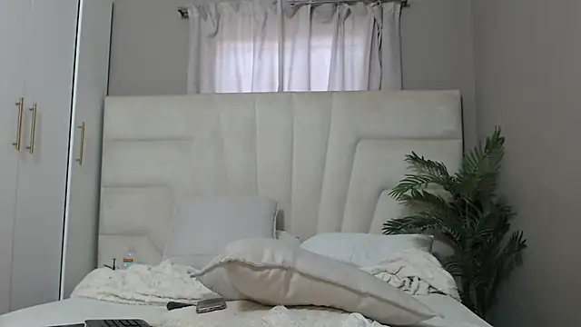 Snapshot of naughtyblackdolie chatting on February 2, 2:56 pm naughtyblackdolie online show from February 2, 2:56 pm