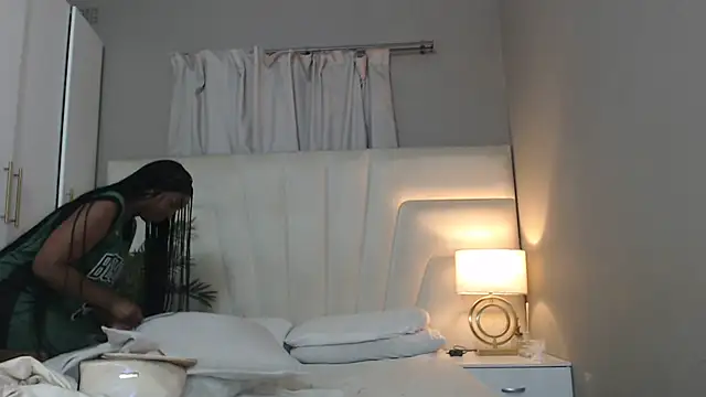 naughtyblackdolie online show from October 25, 10:21 pm