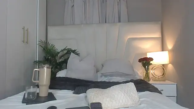 naughtyblackdolie online show from February 15, 9:25 pm