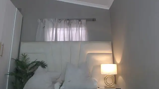 naughtyblackdolie online show from February 24, 5:52 am