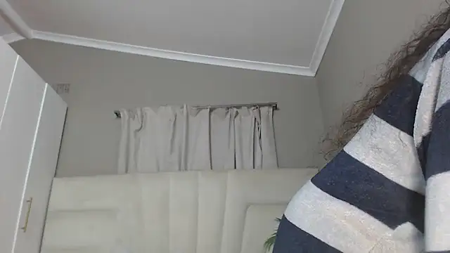 Snapshot of naughtyblackdolie chatting on March 3, 3:05 am naughtyblackdolie online show from March 3, 3:05 am