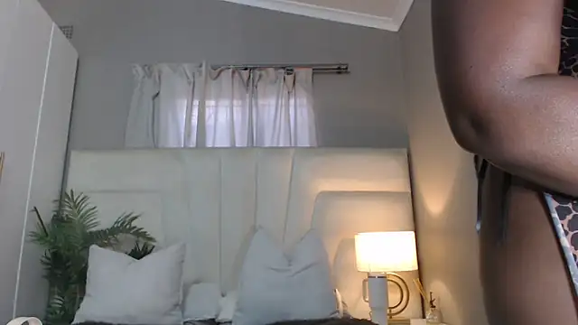 naughtyblackdolie online show from April 4, 9:27 am