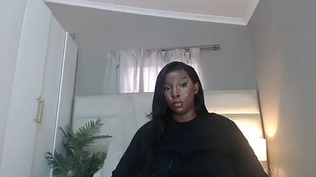 Snapshot of naughtyblackdolie chatting on June 20, 11:48 am naughtyblackdolie online show from June 20, 11:48 am
