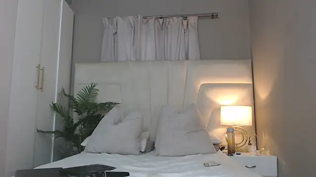 naughtyblackdolie online show from November 28, 5:07 am