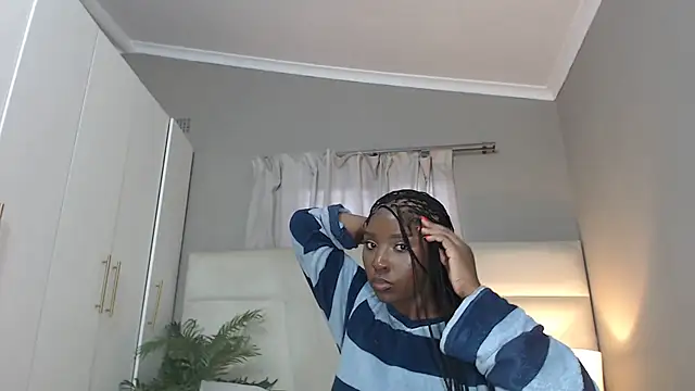 Snapshot of naughtyblackdolie chatting on October 5, 4:36 am naughtyblackdolie online show from October 5, 4:36 am