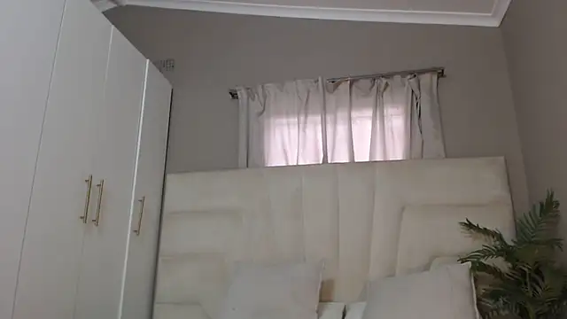Snapshot of naughtyblackdolie chatting on February 4, 5:42 am naughtyblackdolie online show from February 4, 5:42 am