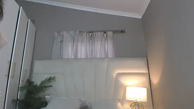 naughtyblackdolie online show from November 20, 5:19 am