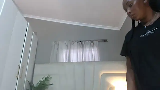 Snapshot of naughtyblackdolie chatting on May 24, 11:32 am naughtyblackdolie online show from May 24, 11:32 am