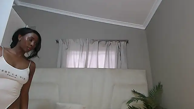 Snapshot of naughtyblackdolie chatting on February 19, 8:22 am naughtyblackdolie online show from February 19, 8:22 am
