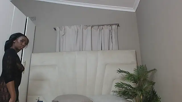 Snapshot of naughtyblackdolie chatting on March 15, 4:13 am naughtyblackdolie online show from March 15, 4:13 am